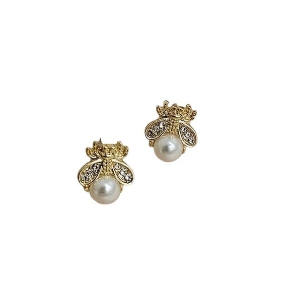 NEW GORGEOUS Small GOLD BEE & PEARL Earrings Honey Bee Studs - Picture 2 of 5